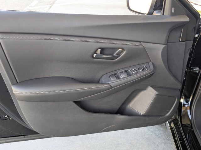 Vehicle image 20 of 22