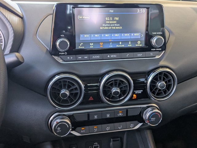 Vehicle image 17 of 22