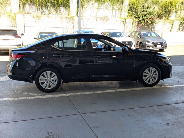 Vehicle image 4 of 22