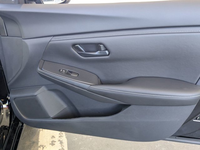 Vehicle image 21 of 22