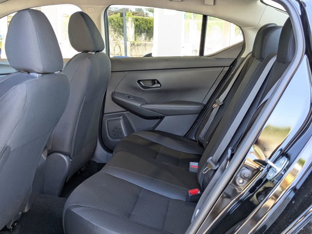 Vehicle image 9 of 22