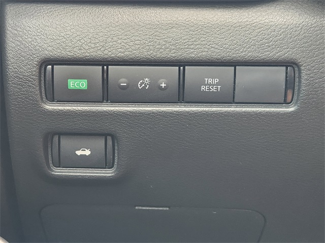 Vehicle image 17 of 22