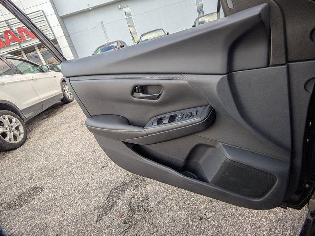 Vehicle image 16 of 25