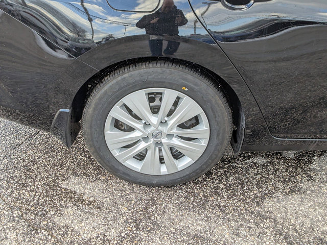 Vehicle image 7 of 25