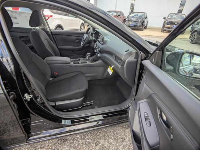 Vehicle image 11 of 25