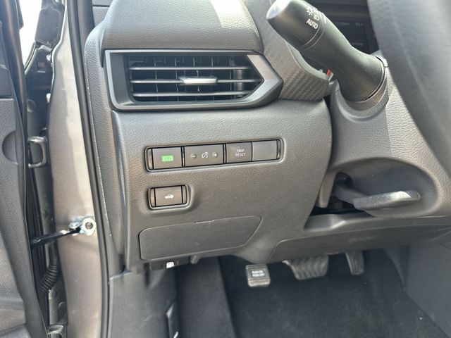 Vehicle image 33 of 35