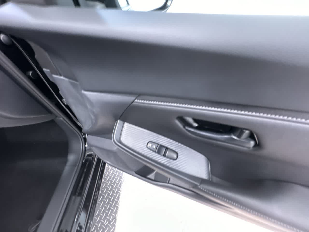 Vehicle image 34 of 40