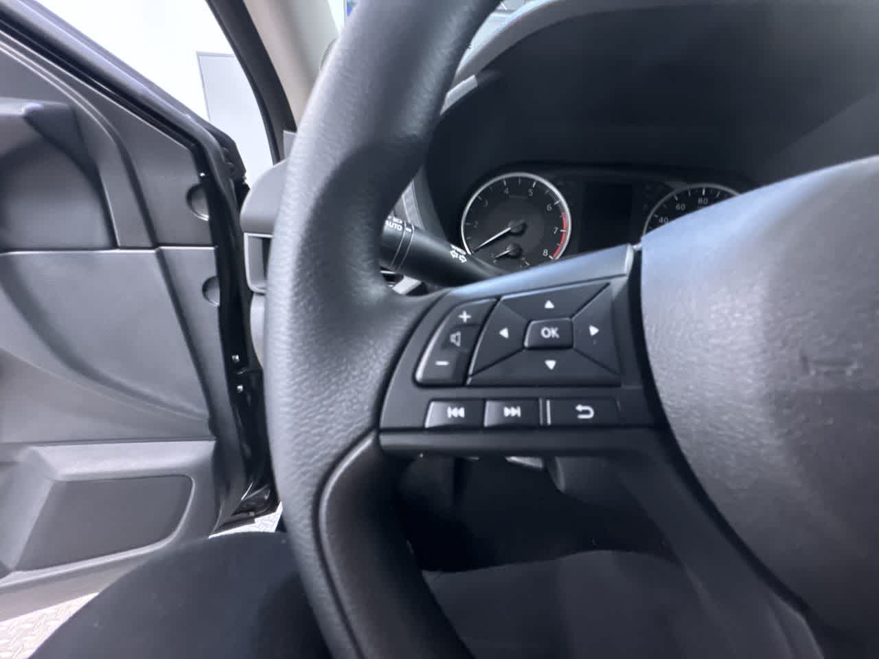 Vehicle image 31 of 40