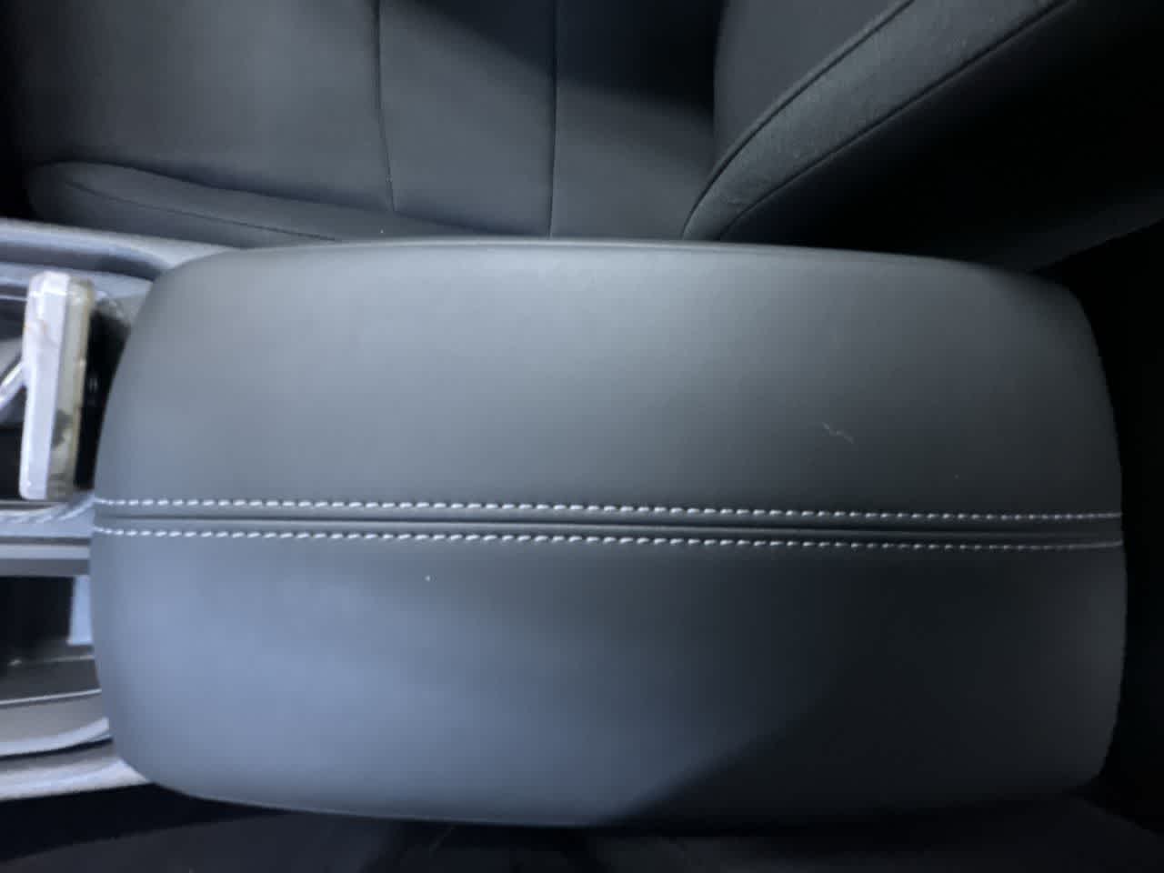 Vehicle image 33 of 40