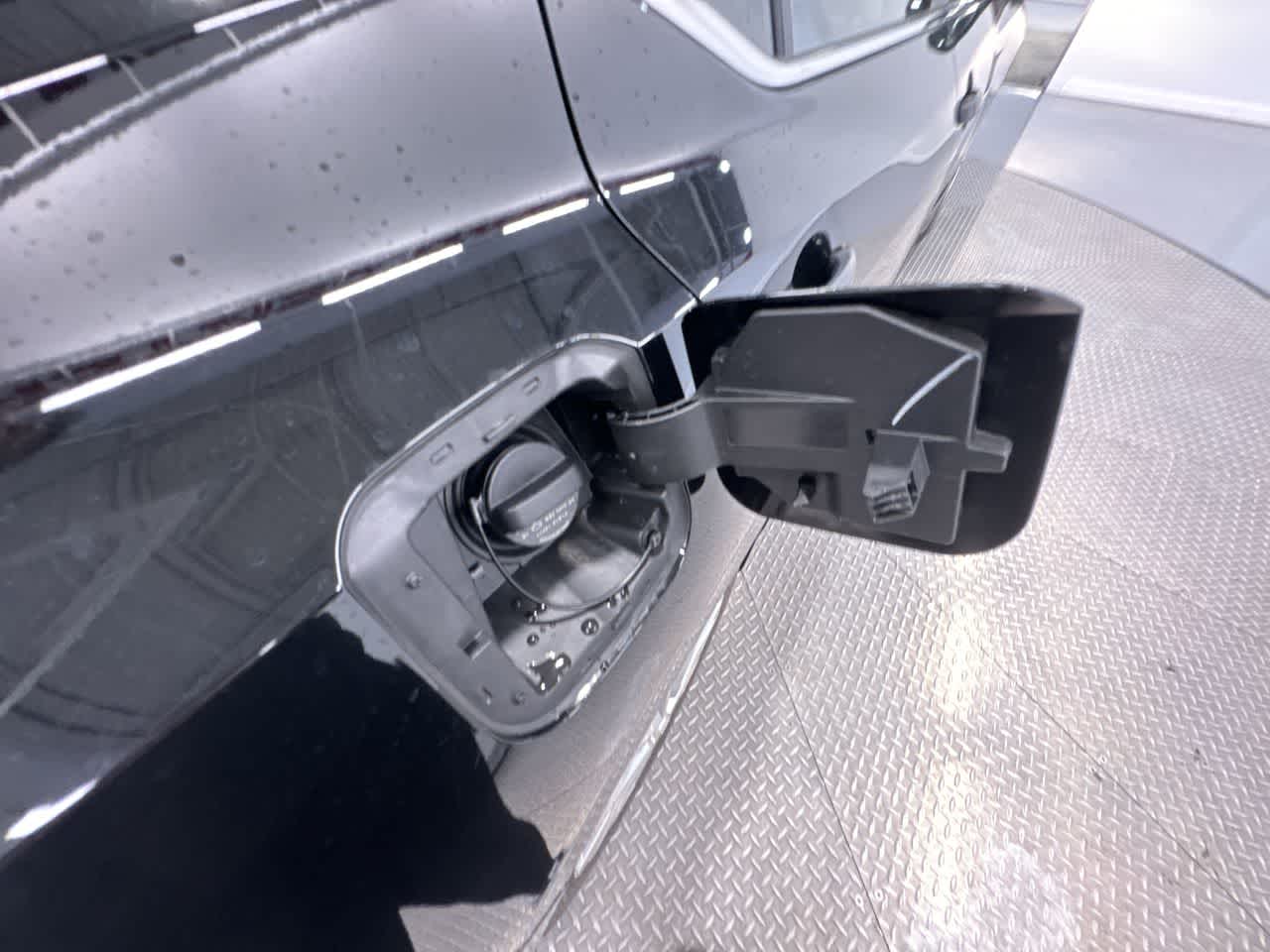 Vehicle image 28 of 40