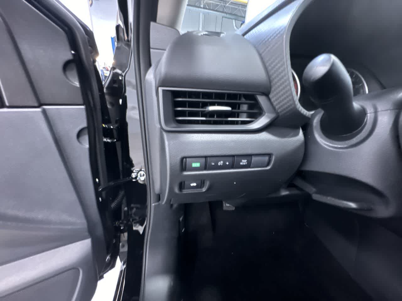 Vehicle image 38 of 40