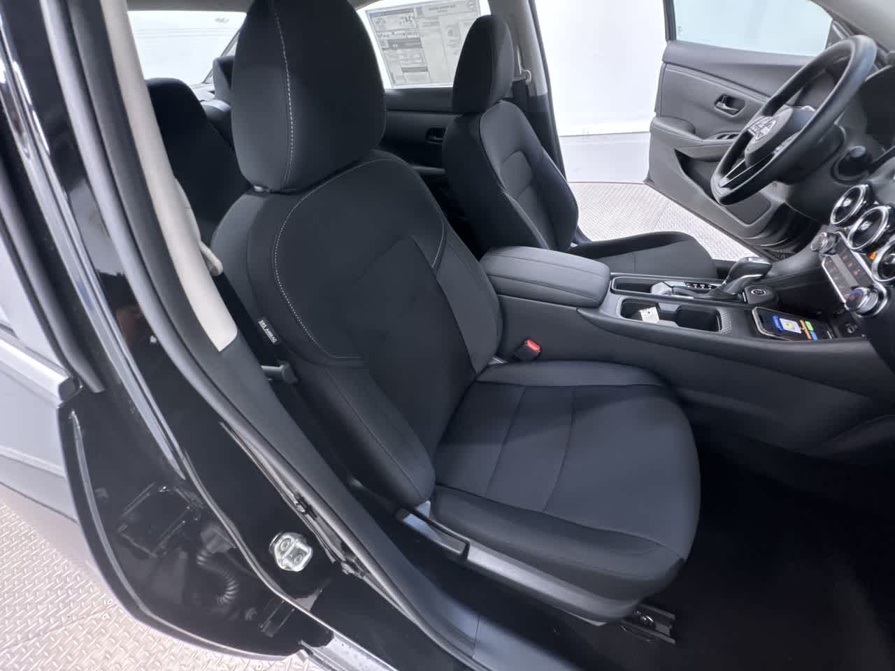 Vehicle image 13 of 40