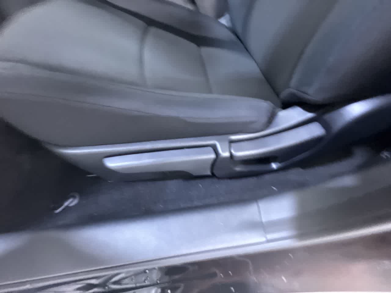 Vehicle image 35 of 40