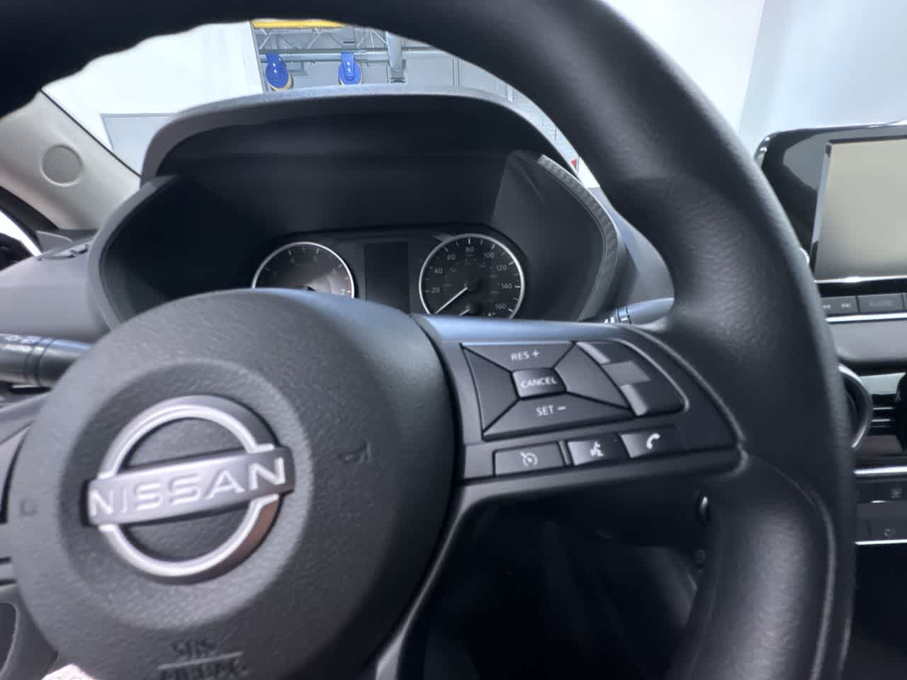 Vehicle image 36 of 40