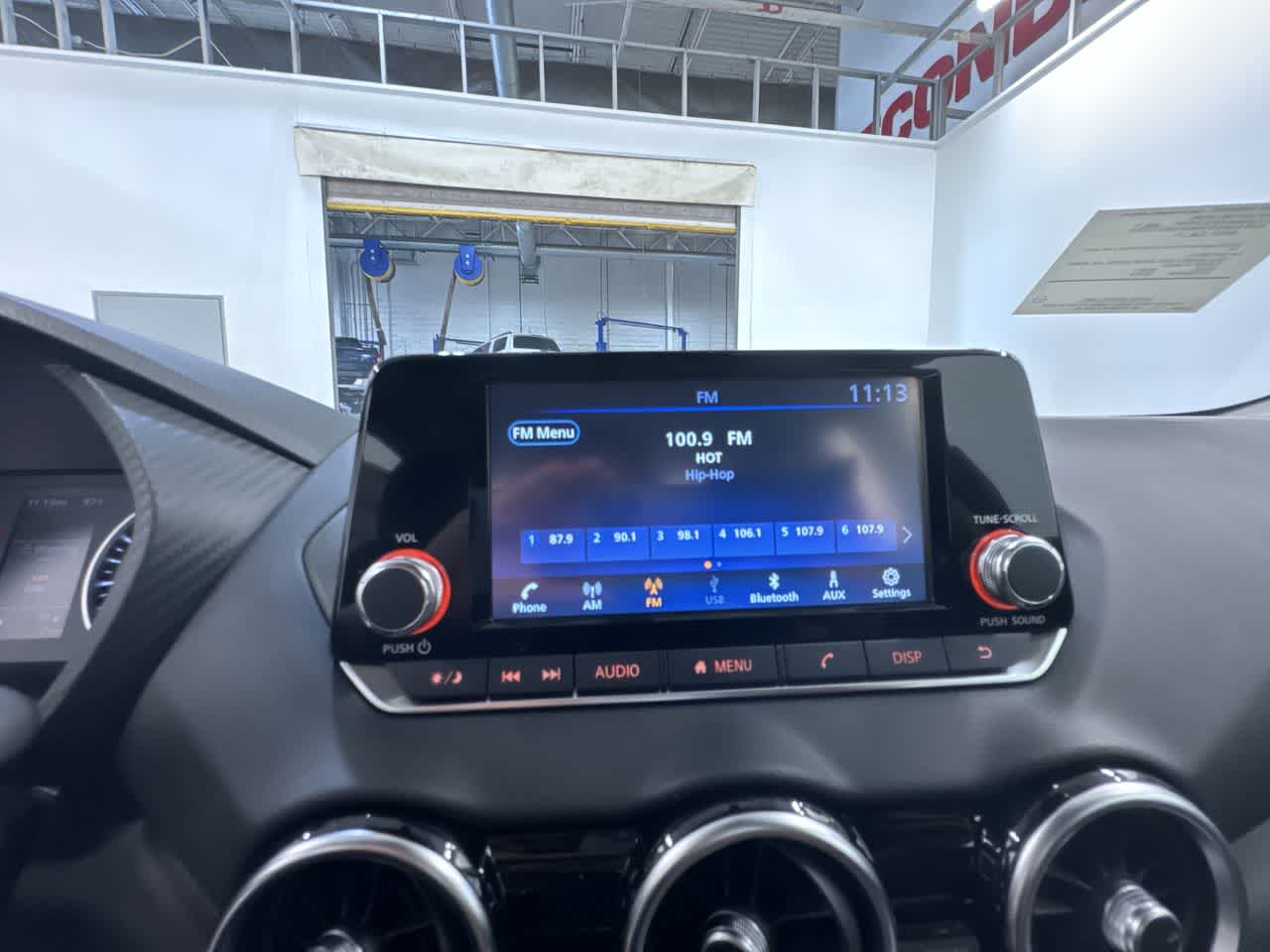 Vehicle image 21 of 40