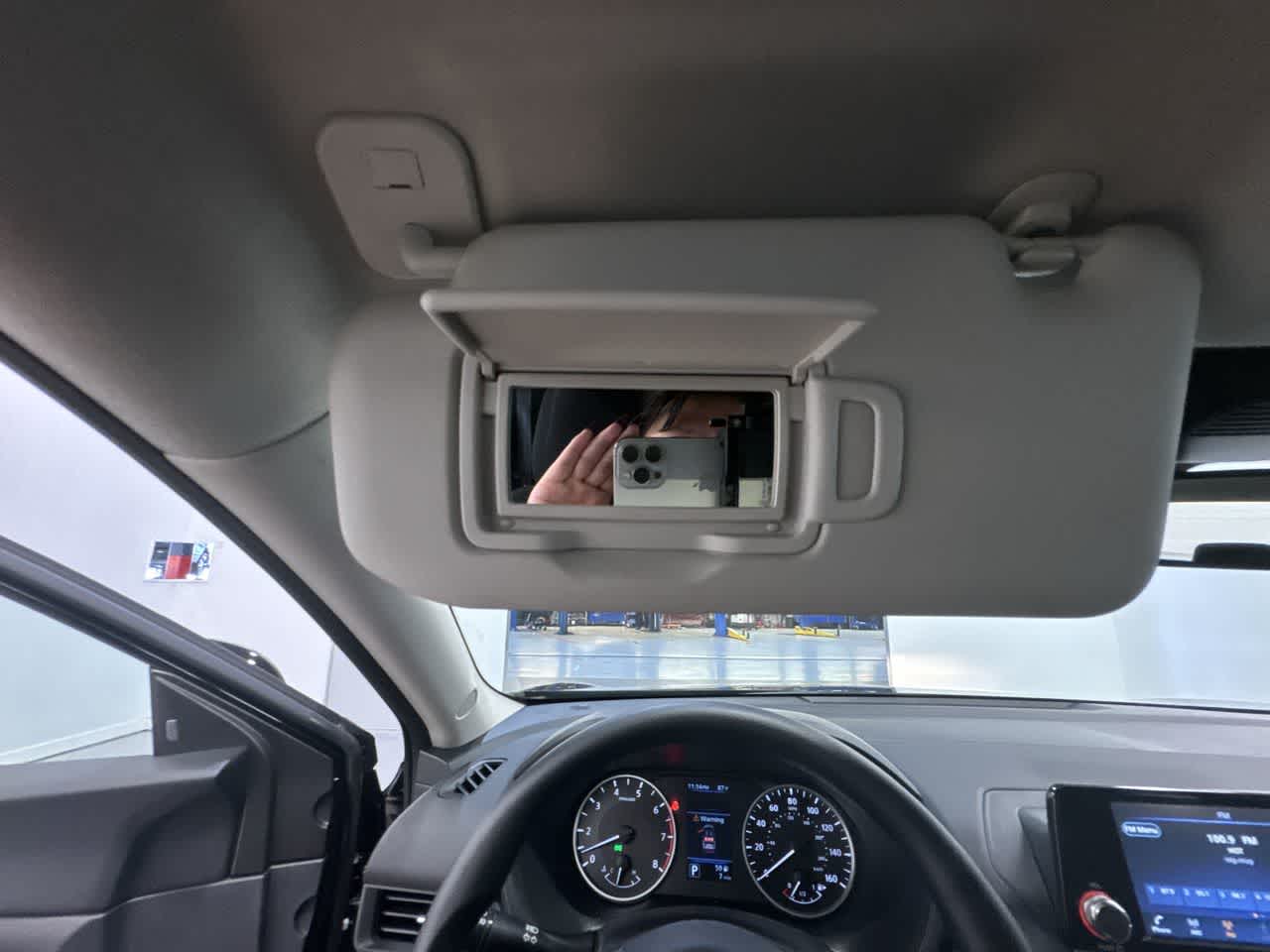 Vehicle image 18 of 40