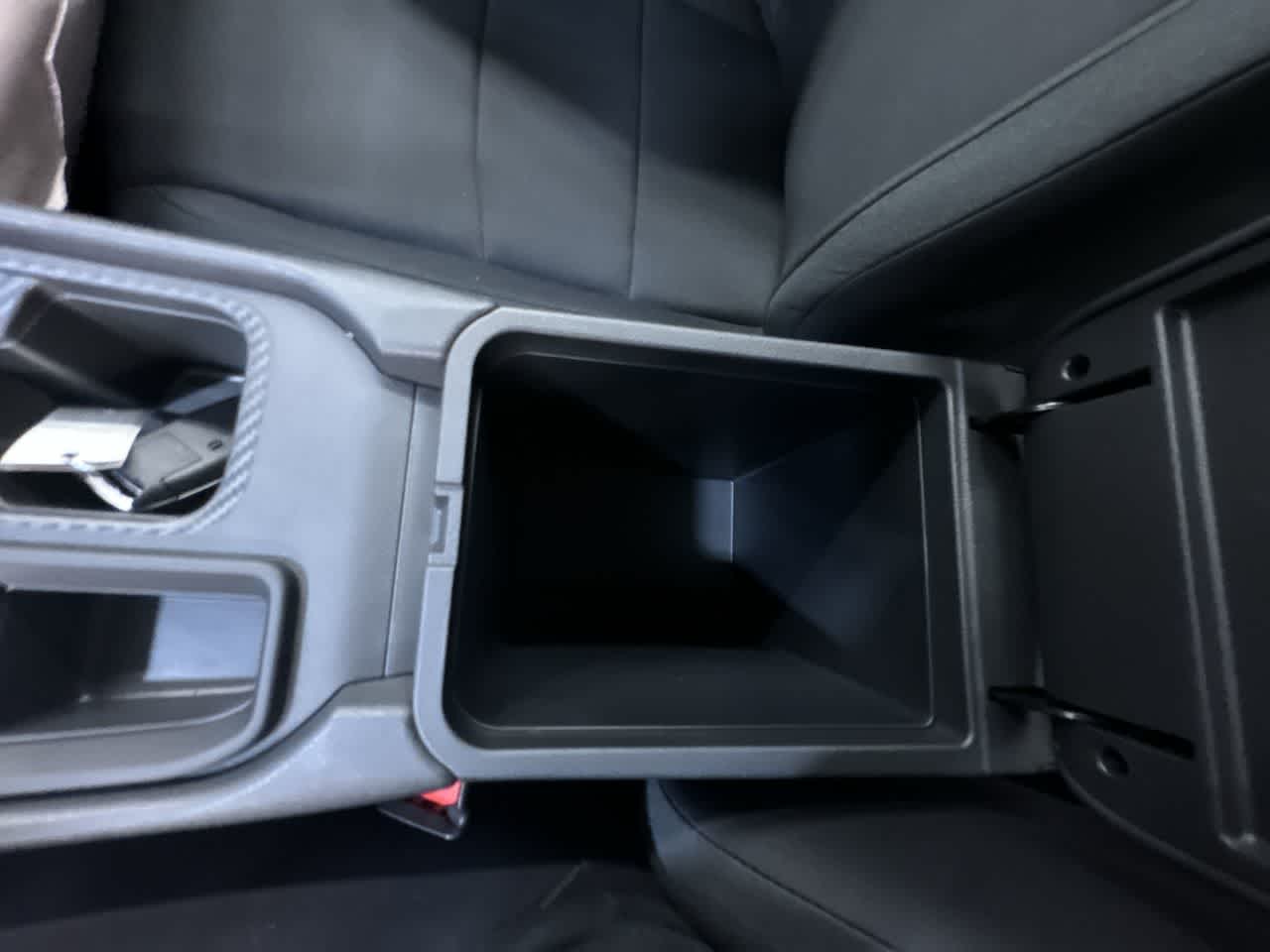 Vehicle image 29 of 40