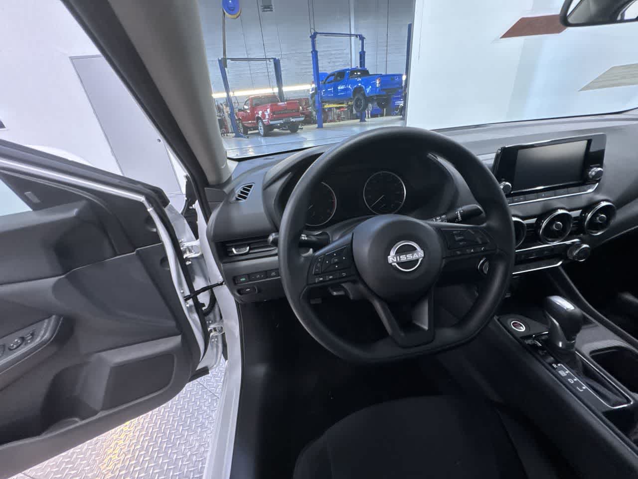 Vehicle image 15 of 42