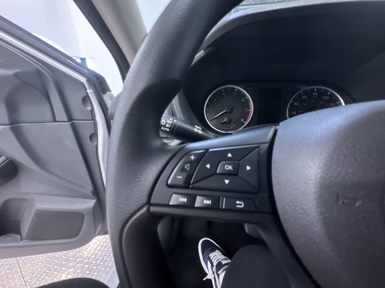 Vehicle image 27 of 42