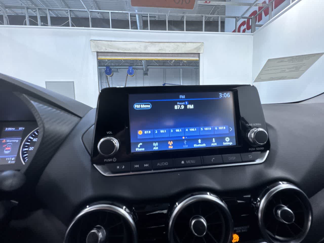 Vehicle image 18 of 42