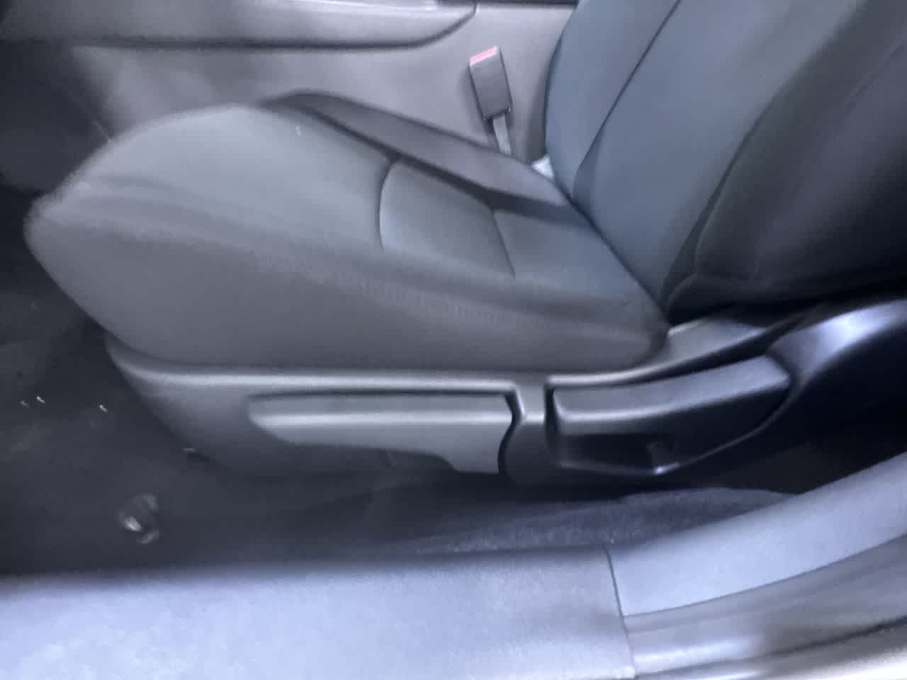 Vehicle image 33 of 42