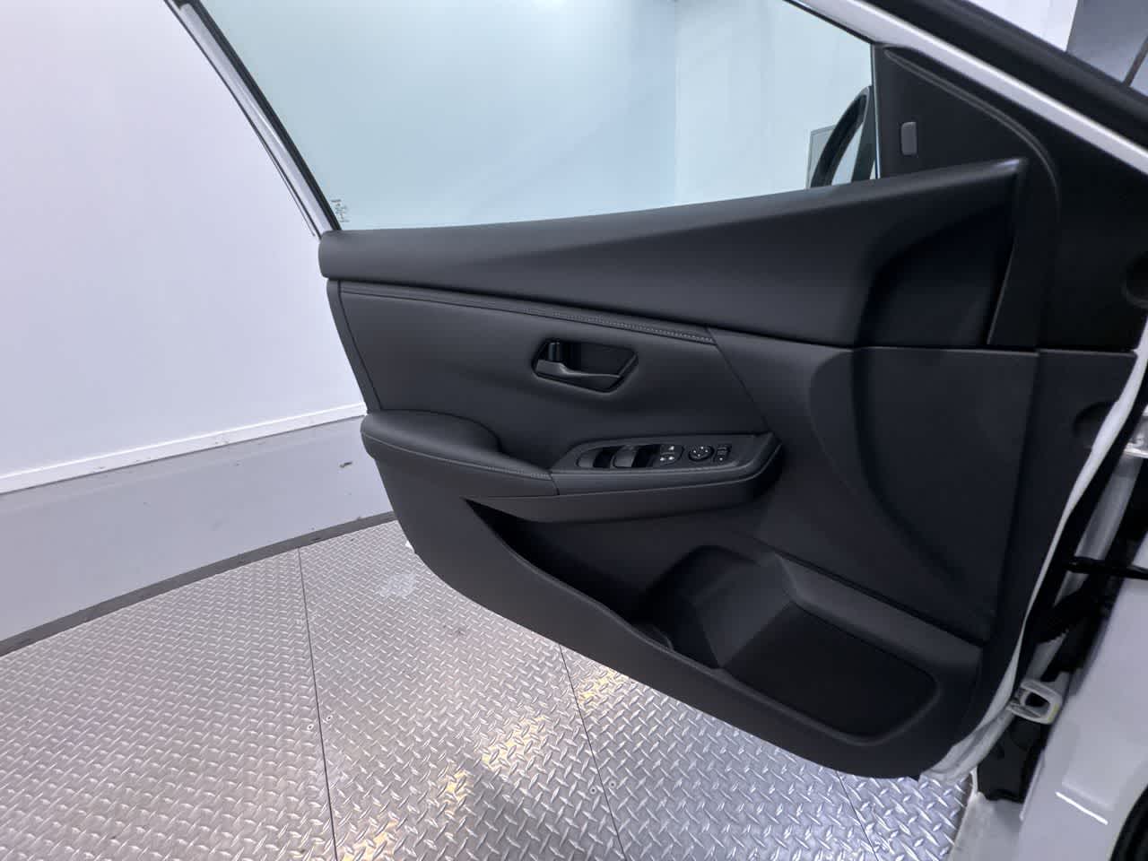Vehicle image 24 of 42