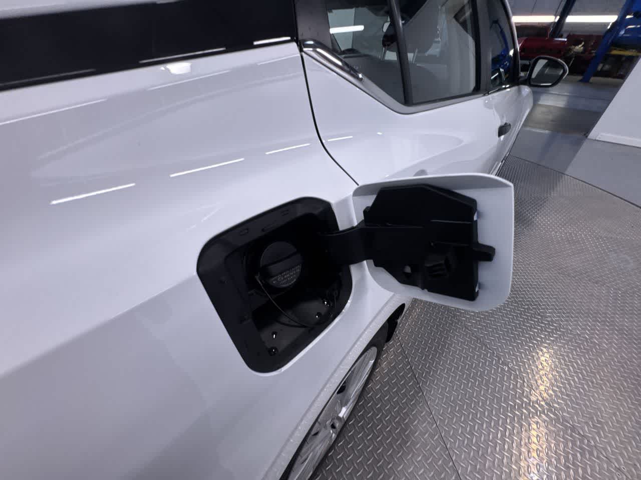 Vehicle image 25 of 42