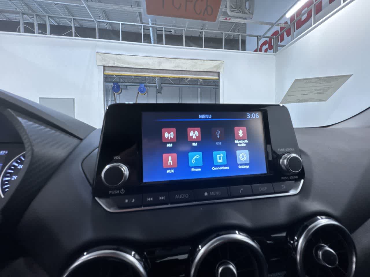 Vehicle image 21 of 42