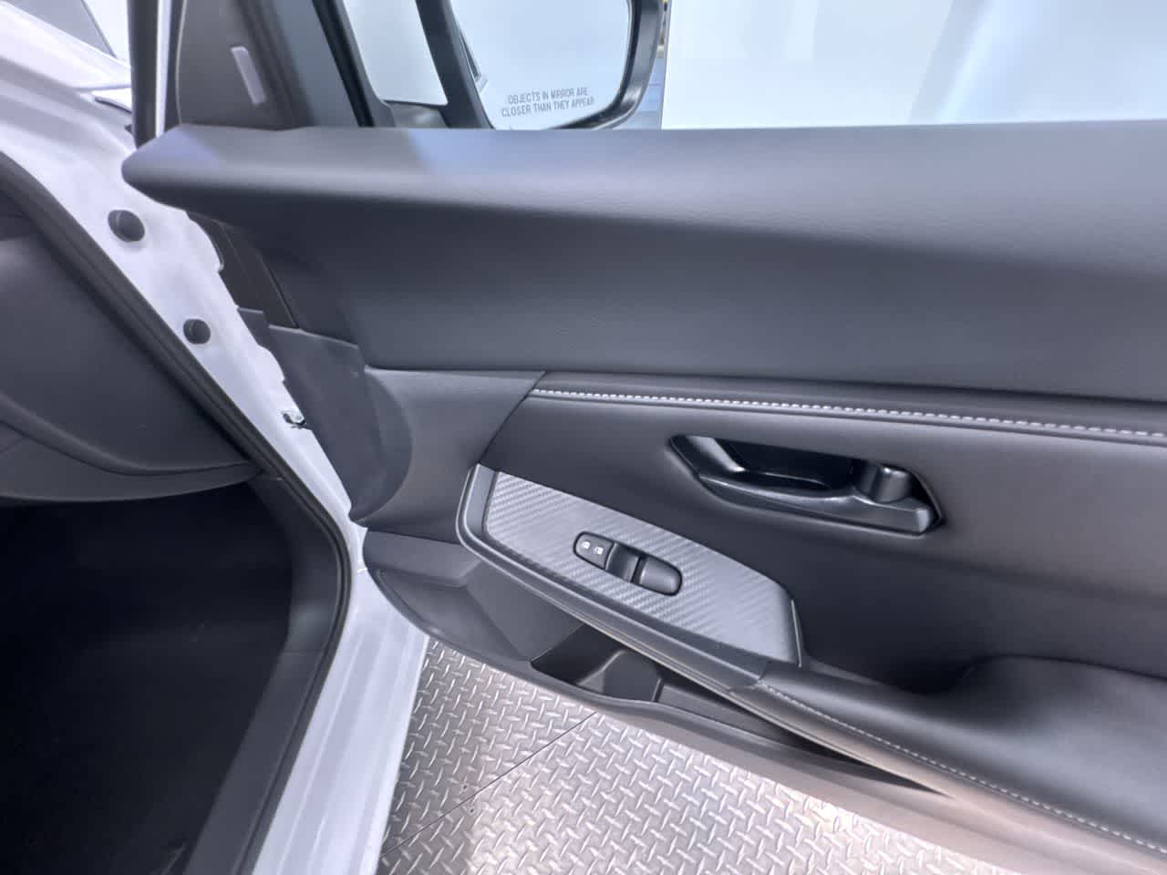 Vehicle image 38 of 42