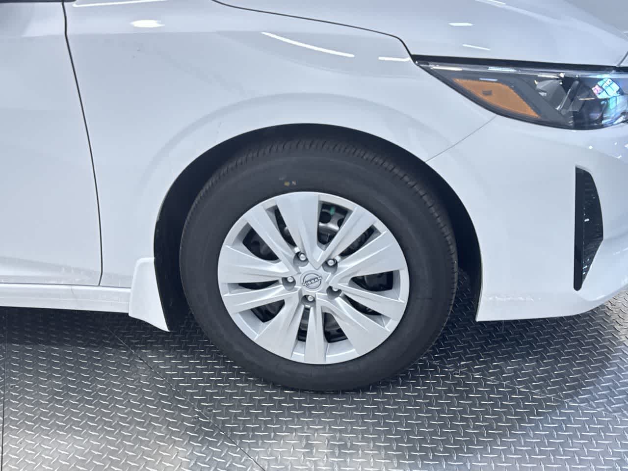 Vehicle image 11 of 42