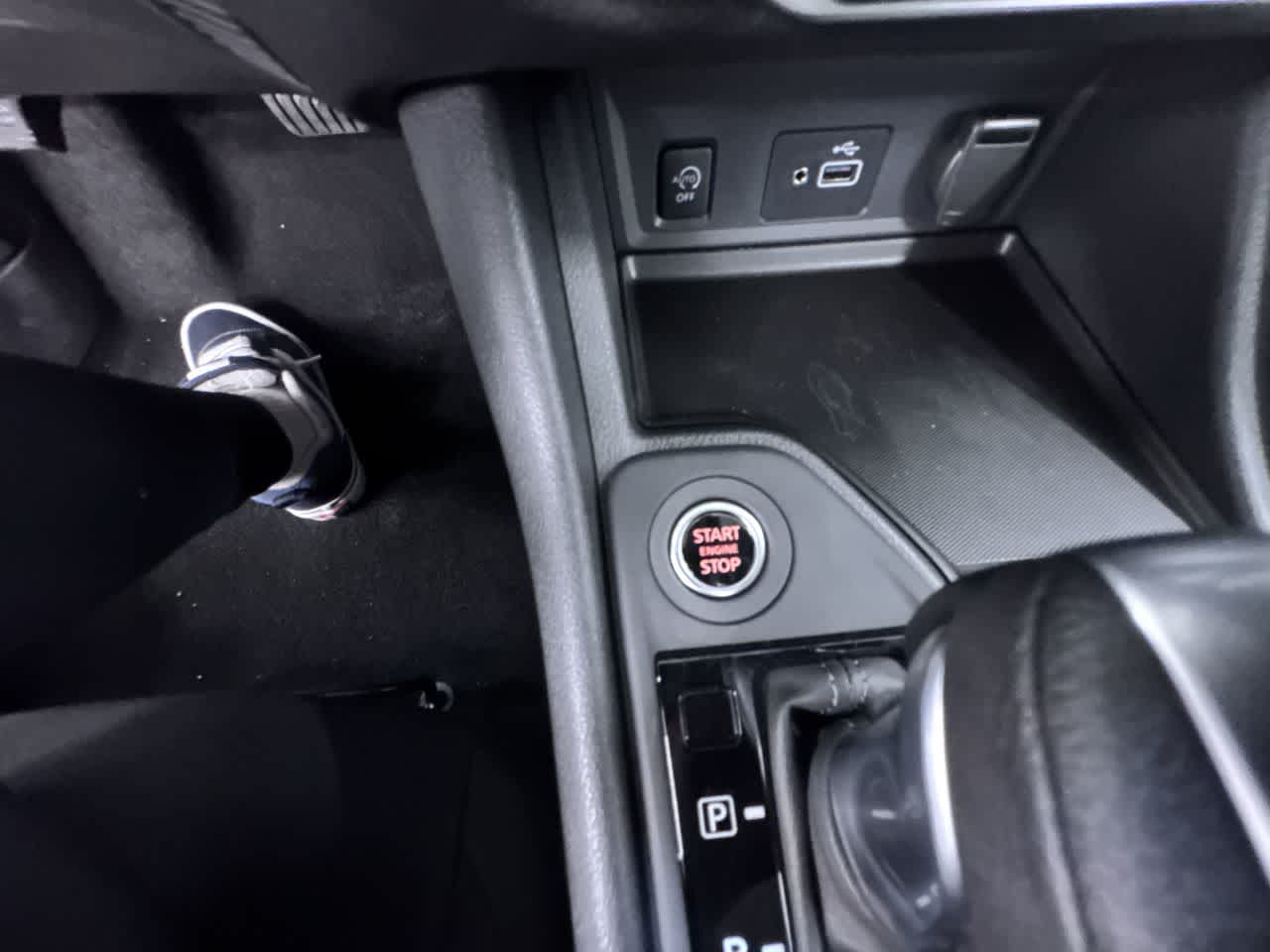 Vehicle image 32 of 42