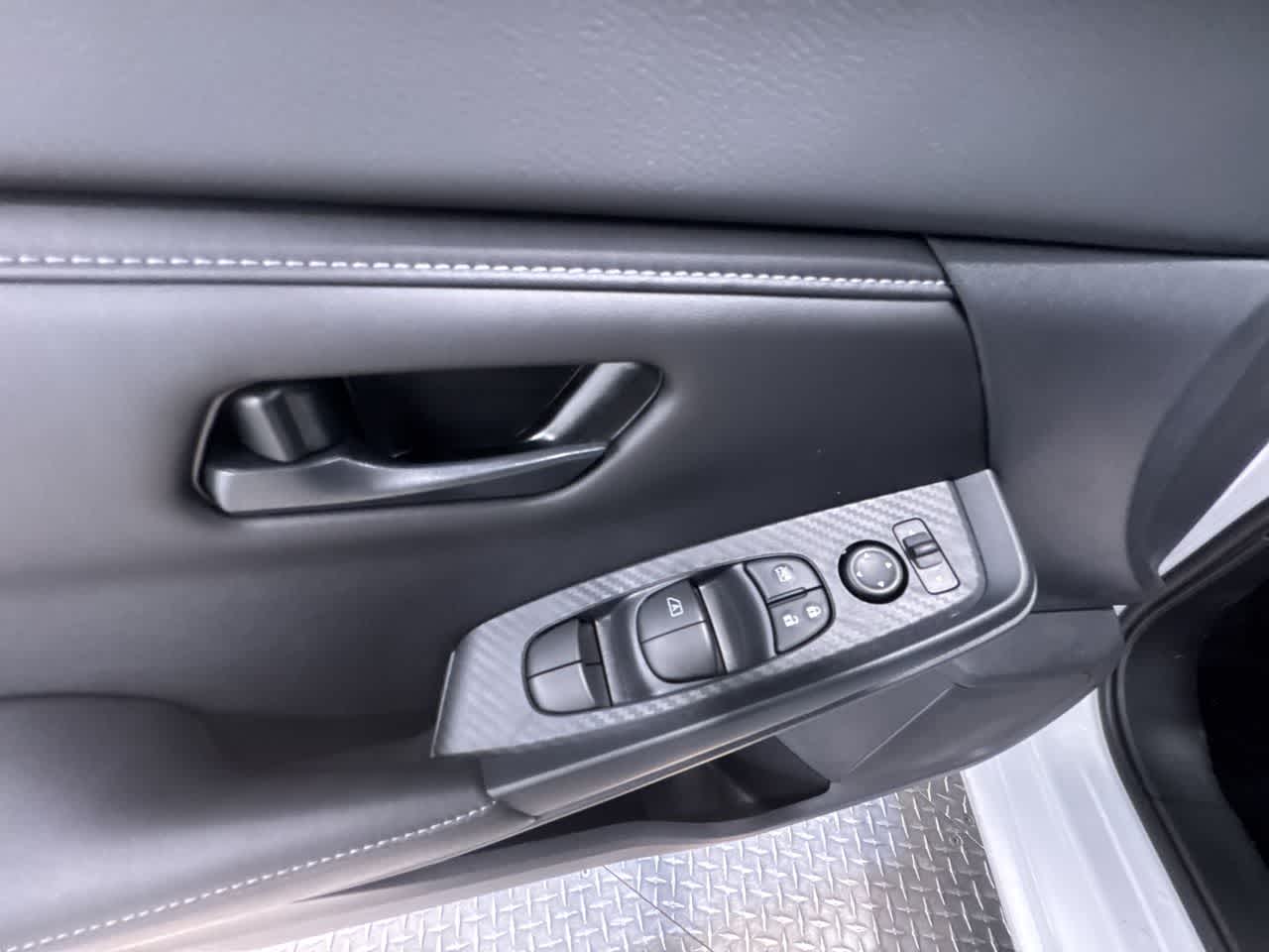 Vehicle image 23 of 42