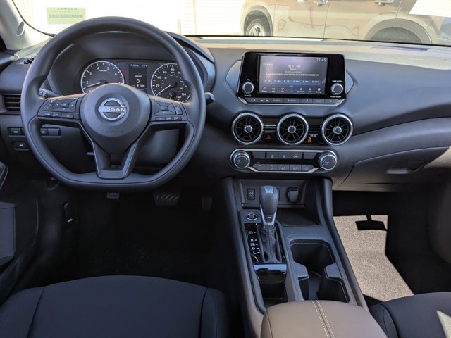 Vehicle image 13 of 22