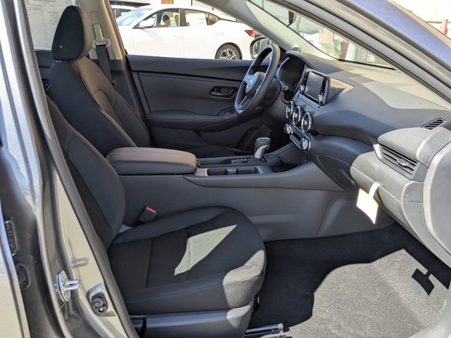 Vehicle image 10 of 22