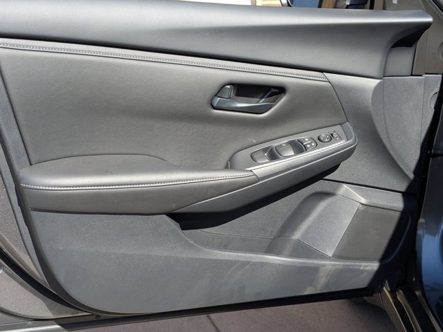 Vehicle image 20 of 22