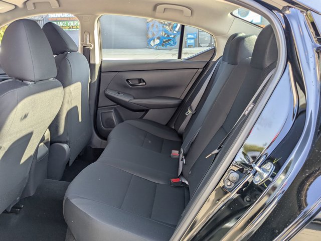 Vehicle image 11 of 22