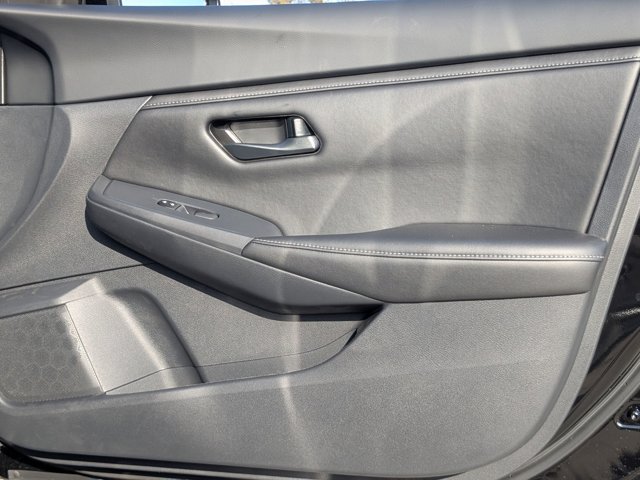 Vehicle image 21 of 22