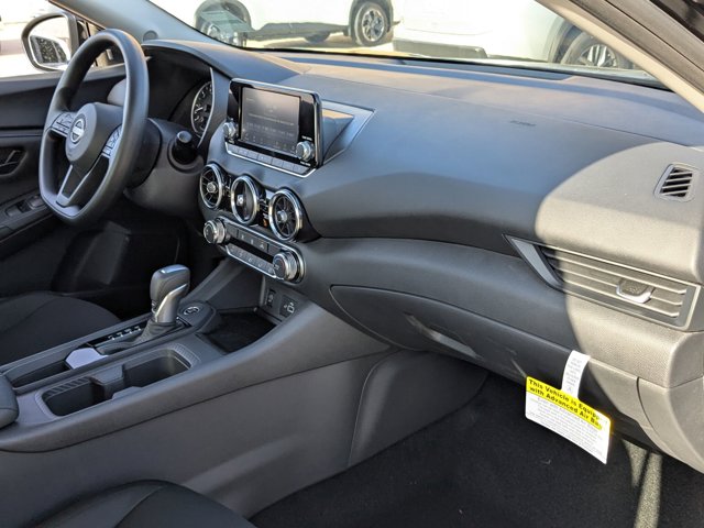 Vehicle image 14 of 22