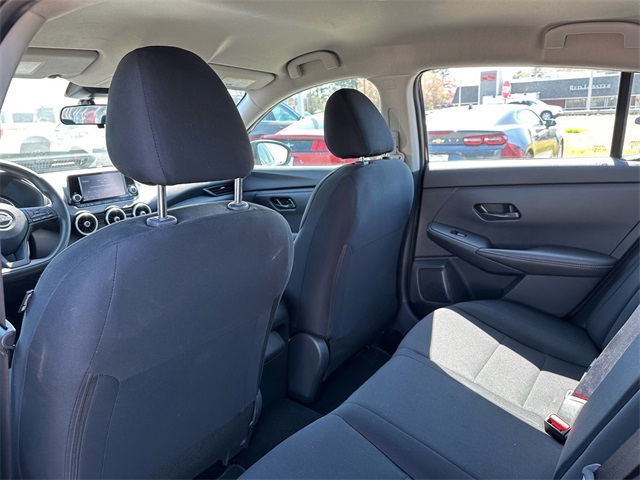 Vehicle image 11 of 21