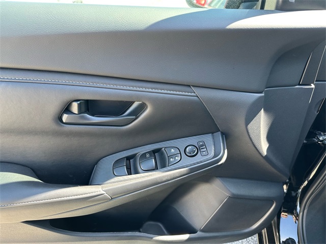 Vehicle image 12 of 21