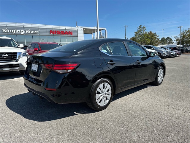 Vehicle image 4 of 21