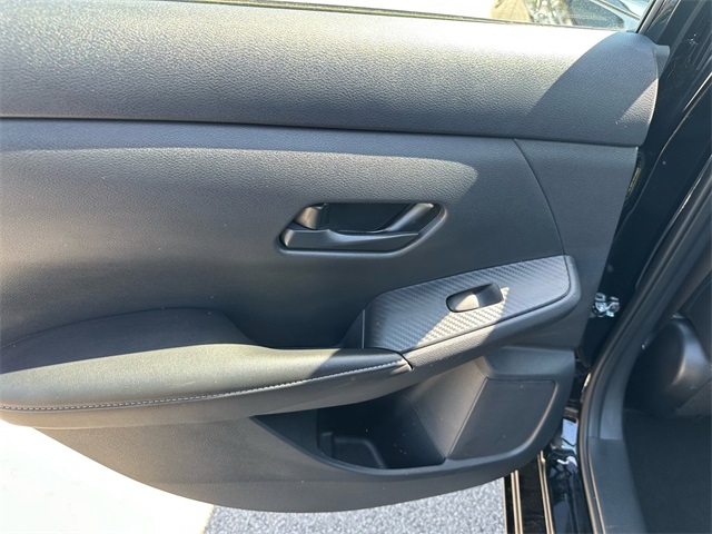 Vehicle image 9 of 21
