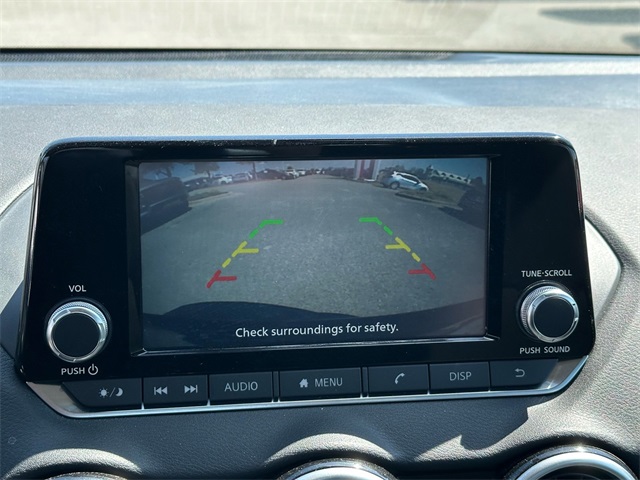 Vehicle image 18 of 21