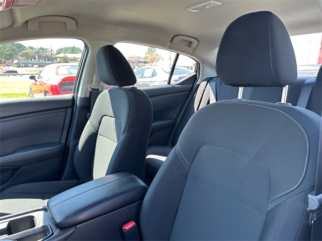 Vehicle image 13 of 21