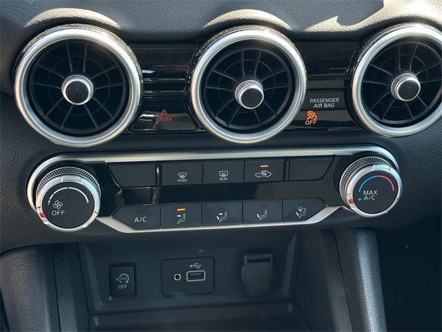 Vehicle image 19 of 21