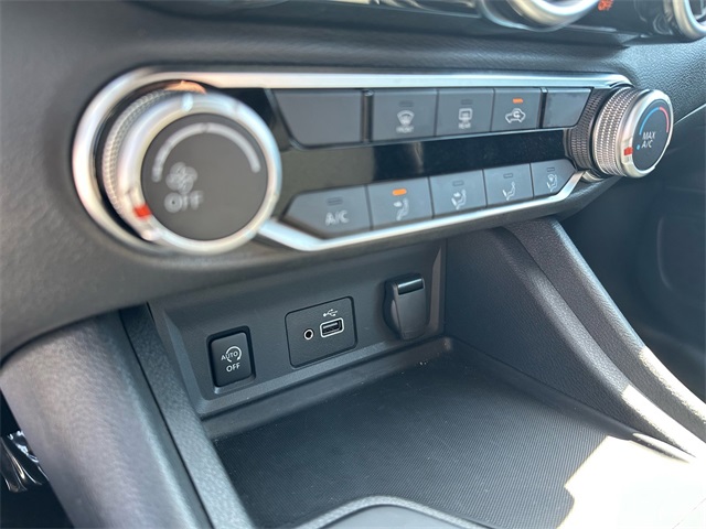 Vehicle image 20 of 21