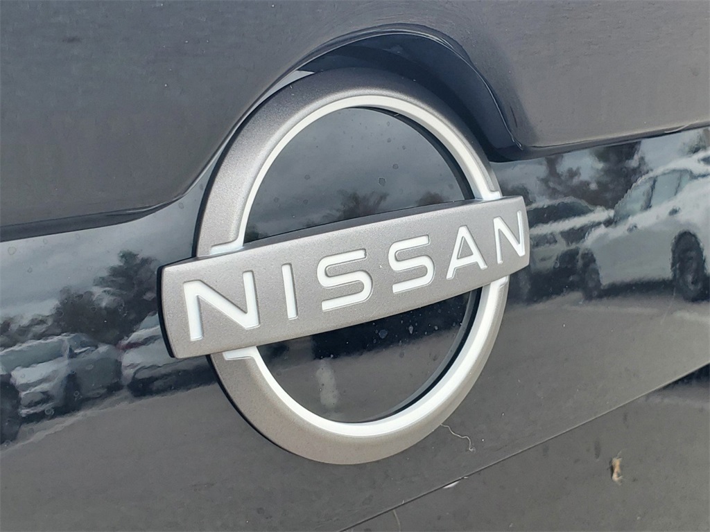 Vehicle image 5 of 14