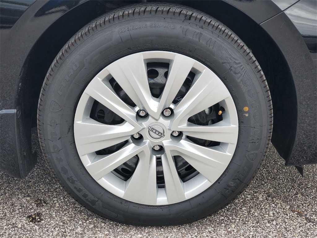 Vehicle image 4 of 14