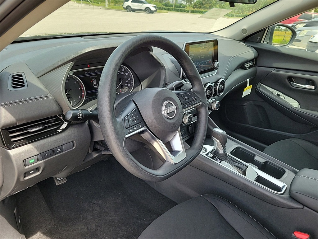 Vehicle image 10 of 14