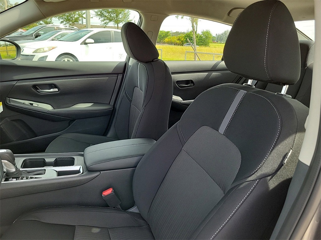 Vehicle image 9 of 14
